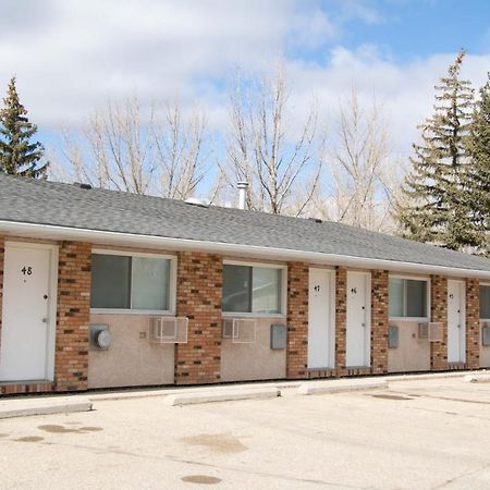 Prairie Oasis Tourist Complex Motel Moose Jaw Exterior photo